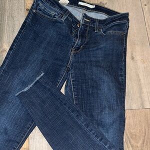 Dark Wash Levi’s 711 Skinny Jeans